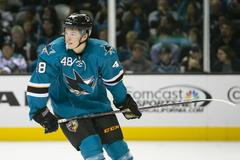 Tomáš Hertl v utkání s Ottawou