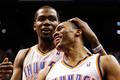 Hráči klubu NBA Oklahoma City Kevin Durant a Russell Westbrook