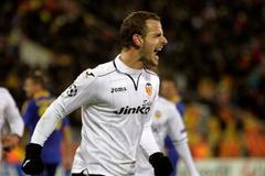 Fotbalista Valencie Roberto Soldado slaví gól v utkání Ligy Mistrů 2012/13 proti BATE Borisovu.