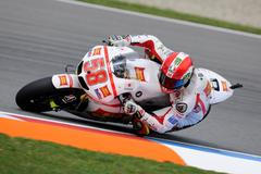 Motocyklový jezdec Marco Simoncelli z itálie na GP České republiky v Brně 2011.