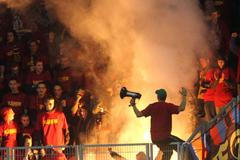 FOTO Eden se po derby málem změnil v bojiště fanoušků