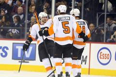 NHL: Philadelphia Flyers at Winnipeg Jets (Voráček slaví gól)