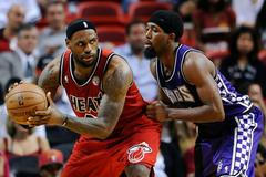 LeBron James z Miami v utkání NBA proti Sacramentu