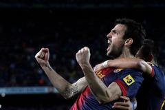 Cesc Fabregas slaví branku v síti Levante