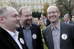 Bohuslav Sobotka, Michal Hašek a Jeroným Tejc během předvolební akci v Brně.