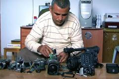5 broken cameras - Emad Burnat