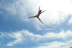 VIDEO Konec gravitace? Neuvěřitelné akrobatické triky