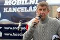 Andrej Babiš rozdává zmrzlinu