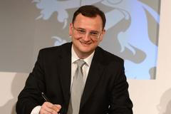 Nečas vstupuje do druhého důchodového pilíře