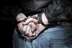 Kriminalita / Zatčení / Policejní pouta / Ilustrační snímek /