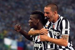 VIDEO Neuvěřitelná trajektorie rány Paula Pogby