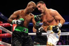 Nepochopitelné ukončení boxerského zápasu Hopkins-Murat