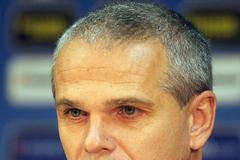 Sparťanský fotbalový trenér Vítězslav Lavička na tiskové konferenci v listopadu.