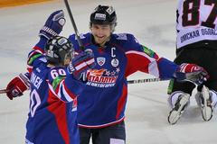 Ruský hokejista Sergej Fjodorov z Mettalurgu Magnitogorsk se raduje z gólu proti Omsku v KHL 2011/12.