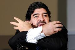 Diego Maradona přijel do Itálie