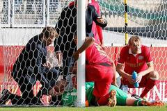 VIDEO Polský brankář Tytoň se po povedeném zákroku vážně zranil