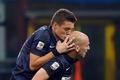 Kovačič a Cambiasso z Interu Milán se radují z výhry v Serii A proti Fiorentině