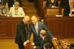 Jednání o rozpuštění sněmovny