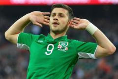 Anglie - Irsko (střelec hostí Shane Long)