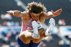 Adam Helcelet skáče do dálky na Mistrovství Evropy v atletice 2012 v Helsinkách.