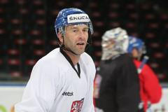 Český hokejový reprezentant Petr Nedvěd při tréninku před Karjala Cupem 2012.