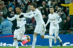 Fotbalisté Swansea se radují ve finále Ligového poháru