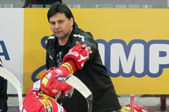 Hokej, extraliga, Slavia - Plzeň: Vladimír Růžička a Petr Jelínek slaví gól na 21