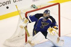 VIDEO Halák se vytáhl. V poslední minutě zajistil St. Louis výhru