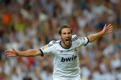 Gonzalo Higuaín ve finále španělského superpoháru Real - Barcelona