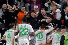 Fotbalisté Borussie Mönchengladbach slaví gól v utkání proti Olympique Marseille v Evropské lize 2012/13.