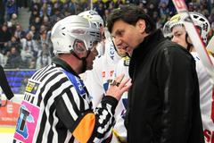 Hokej, extraliga, Plzeň - Slavia: rozhodčí a Vladimír Růžička
