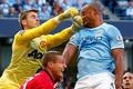 Manchester City vs. United, utkání Premier League (De Gea, Vidič, Kompany)