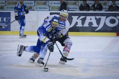 Souboj hokejistů Brna a Pardubic