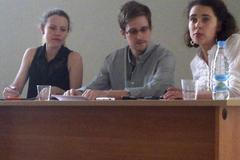 Snowden na letišti žádá o ruský azyl