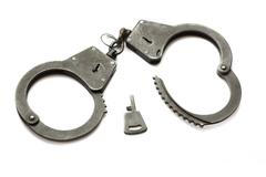 Kriminalita / Zatčení / Policejní pouta / Ilustrační snímek