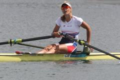 Česká veslařka Miroslava Knapková slaví vítězství na OH 2012 v Londýně.