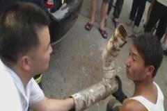 Vyprošťování dítěte z roury