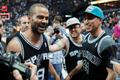 Hráči San Antonia slaví postup do finále NBA