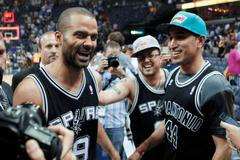 Hráči San Antonia slaví postup do finále NBA