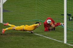 Fotbal, Francie - Španělsko: Hugo Lloris - Pedro Rodriguez