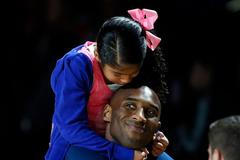 All Star Game NBA - dovednostní soutěž (Kobe Bryant s dcerou Natalií)