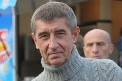 Andrej Babiš rozdává zmrzlinu