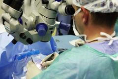 Laserová operace šedého zákalu