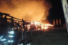 Požár haly pro kuřata