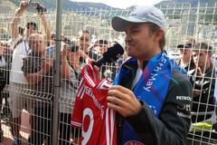 Nico Rosberg s dresem Bayernu Mnichov