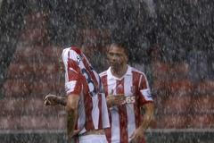 VIDEO Přerušení pohárového zápasu Stoke - Manchester United