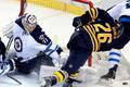 Hokej, NHL, Buffalo - Winnipeg: Thomas Vanek (26) - Ondřej Pavelec