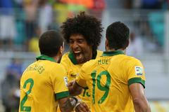 Dante slaví gól Brazílie na poháru FIFA