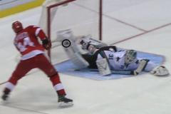 Fantastický zázkrok Anttiho Niemiho proti Toddu Bertuzzimu v samostatných nájezdech