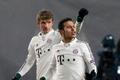 Thomas Müller a Thiago Alcantara slaví gól